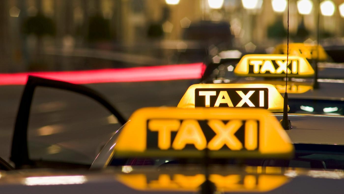 Якщо таксистів зобовяжуть встановити касові апарати, то чеки відправлятимуть диспетчери — експерт