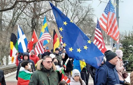 У Києві іноземці провели марш єдності на підтримку України (ФОТО)