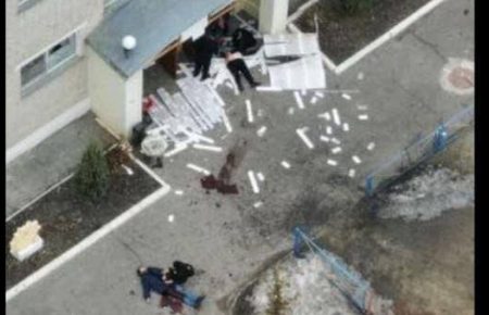 В Ахтырке оккупанты РФ обстреляли детсад — погиб охранник, ранены дети