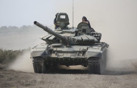 Українська армія знищила два танка та декілька вантажівок РФ поблизу Щастя