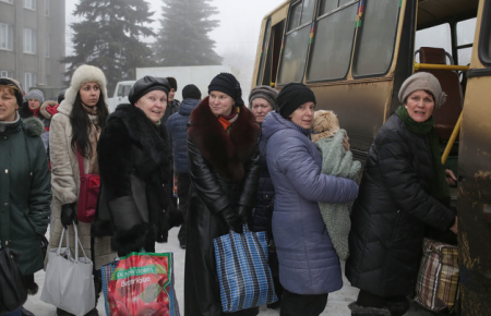 З «ЛНР» людей масово евакуюють до Росії