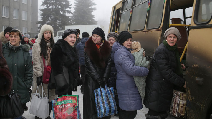 Из «ЛНР» людей массово эвакуируют в Россию