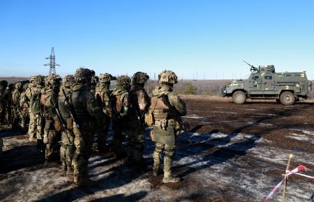 На Донбасі загинув один український військовий