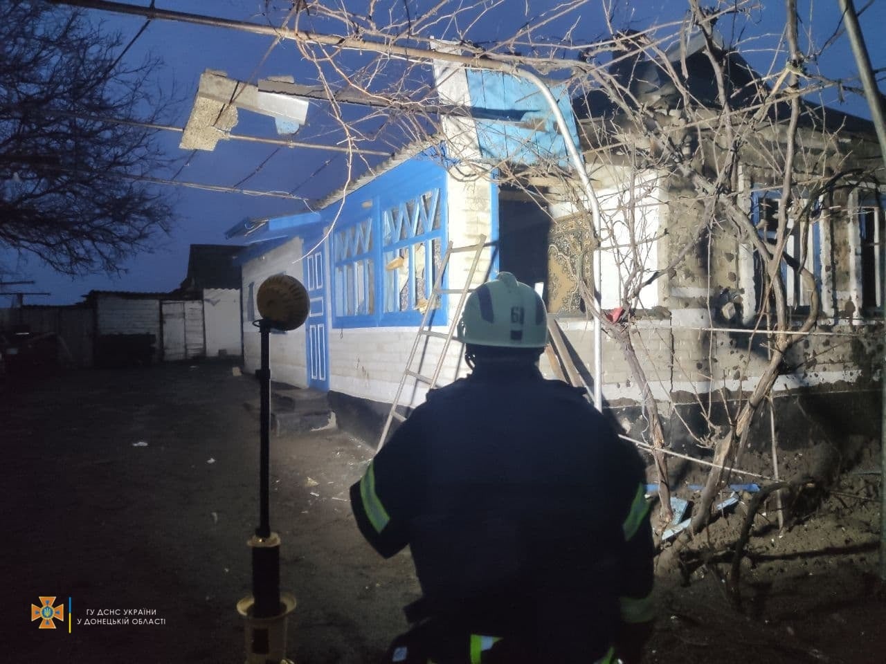 ДСНС: Внаслідок обстрілу бойовиків на Донбасі поранення отримали двоє рятувальників