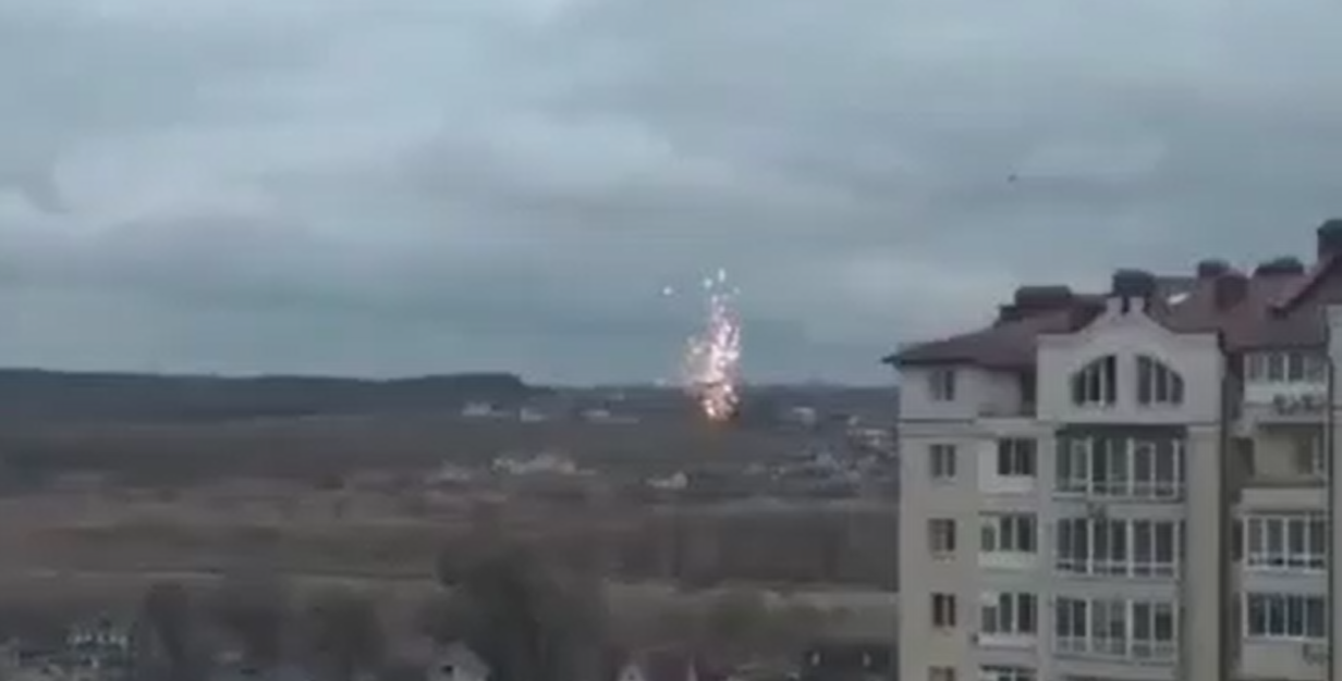 Возле Гостомеля ВСУ уничтожили два российских вертолета (видео)
