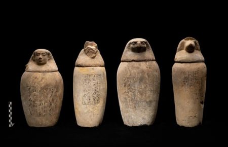 Археологи виявили схованку під час розкопок у некрополі в Єгипті (ФОТО)