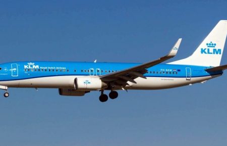 KLM зупиняє польоти до України