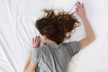 Як виспатися і що впливає на здоровий сон?