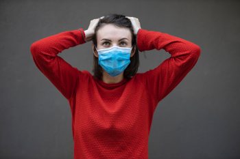 Носити маску потрібно як після вакцинації, так і після перенесеного ковіду — лікарка