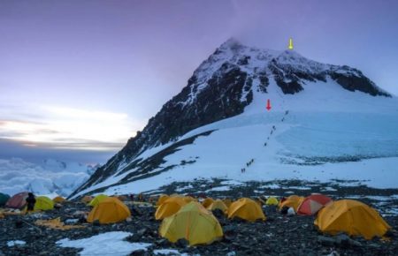 На Евересті за 25 років розтанув найвищий льодовик