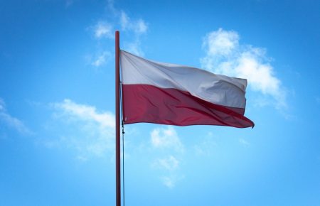 Польша отправила в Украину 37 фур с гумпомощью и оружием