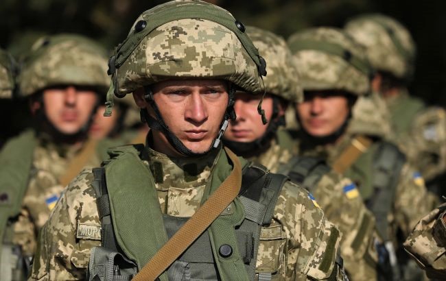 Германия подтвердила передачу Украине военных касок — Резников