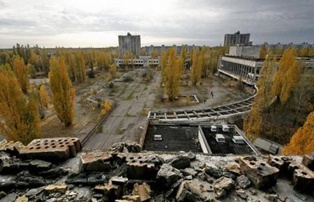 Из-за вторжения оккупантов в Чернобыльскую зону поврежден верхний слой почвы, повышается уровень радиации
