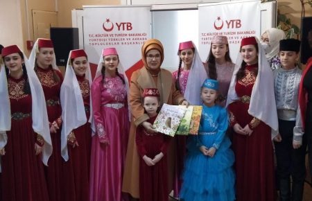 Жена Президента Турции Эмине Эрдоган посетила киевскую школу — КГГА (фото)