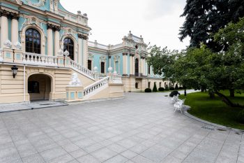 Оскільки палац є офіційною резиденцією президента, то має називатися Президентський, а не Маріїнський — Олександр Кучерук