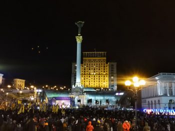 «Молитва бійця» і «Україна переможе»: слухаємо музику Майданів