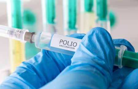 Дітей, невакцинованих від поліомієліту, щеплюють інактивованою вакциною, вона безпечна — педіатриня