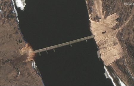 Понтонний міст, зведений у Білорусі біля кордонів України, зник — CNN