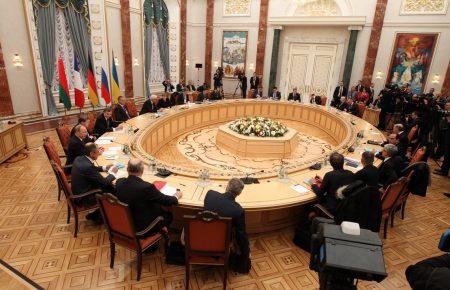 Слідкуємо за руками Єрмака: на переговорах по Донбасу РФ може навʼязати свої правила гри — політолог