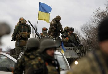 Кидайте зброю і переходьте на бік України — правозахисник про примусову мобілізацію в ОРДЛО