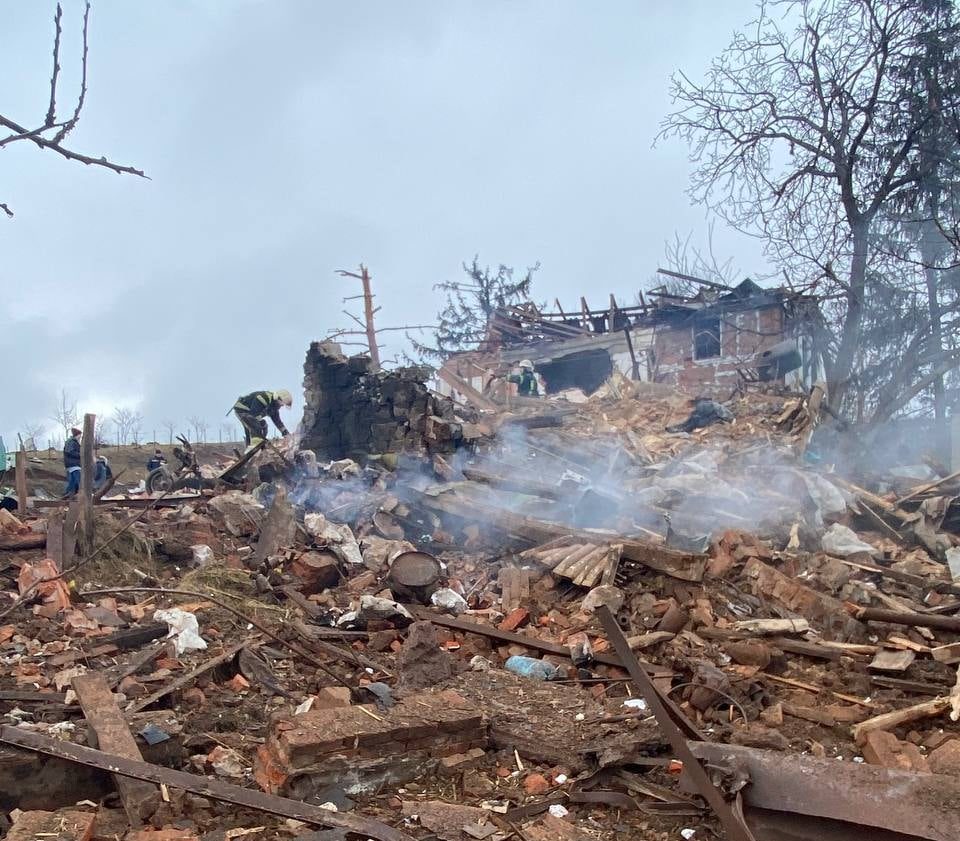 Воздушная атака на Харьковщине: погибли 3 человека, 7 ранены, разрушено 30 домов — ГСЧС (фото)