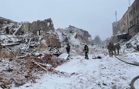 Нацгвардія: літак РФ скинув важкі авіаційні бомби на військове містечко 5-ї Слобожанської бригади