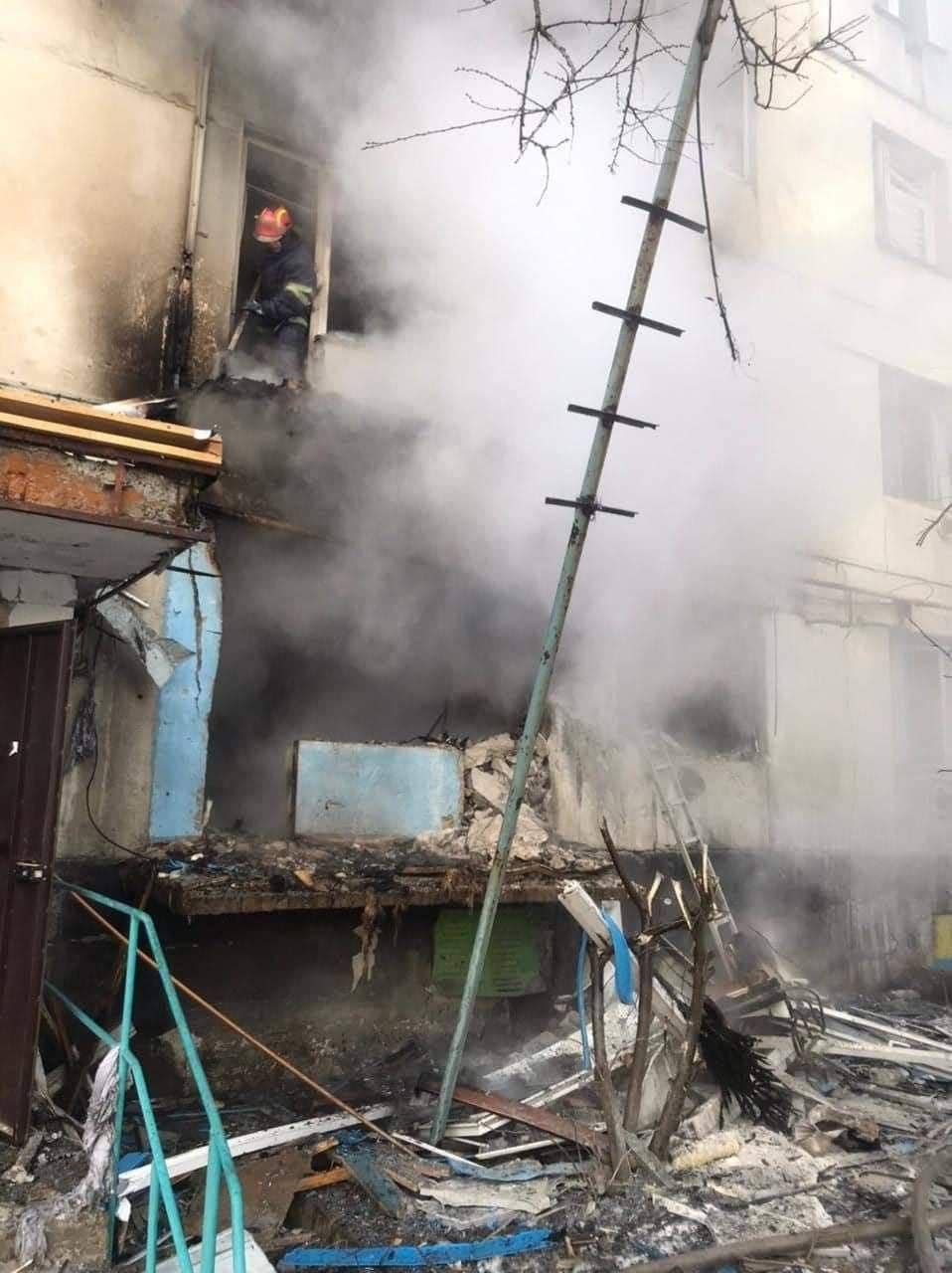Російські окупанти знову обстріляли українські міста, зруйнований завод у Львові