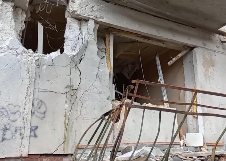 У Лисичанську російські окупанти поранили родину: двоє дітей у важкому стані