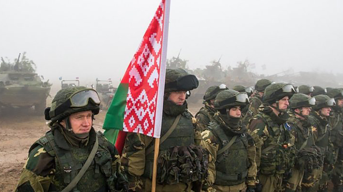 Ідуть служити через ранню пенсію та пільгову квартиру: наскільки боєздатна армія Білорусі?