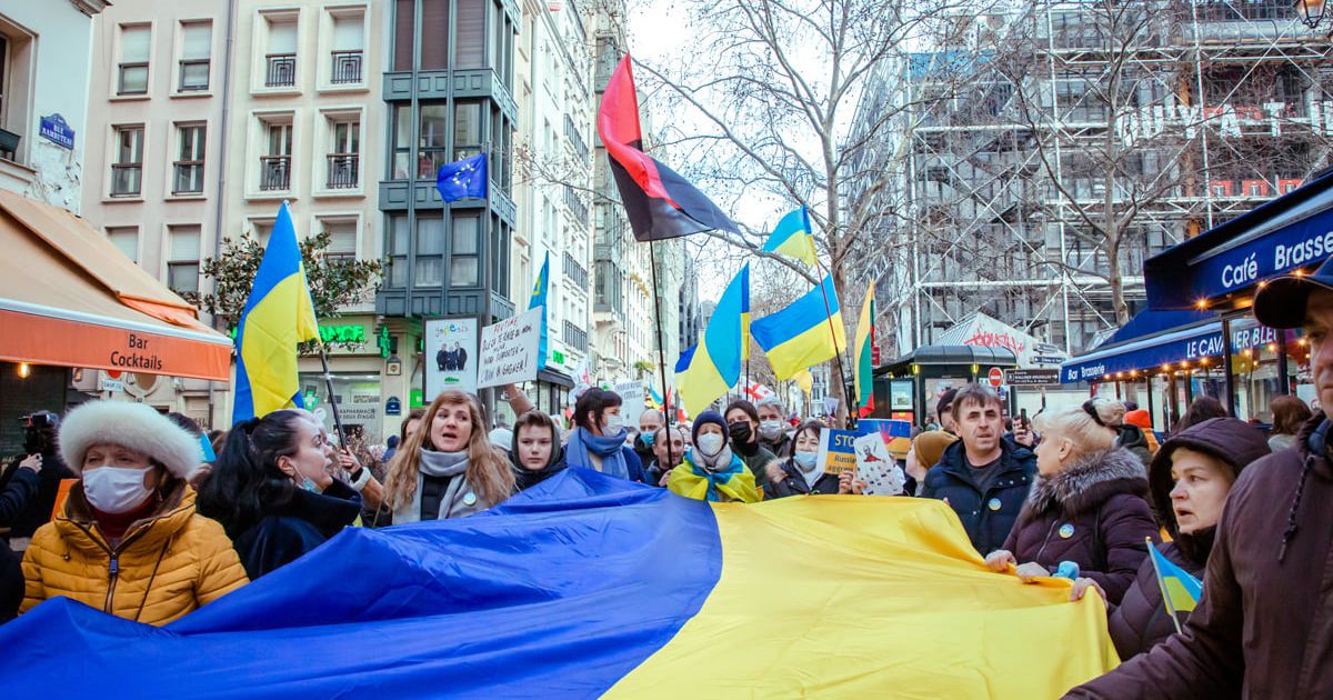 Люди в різних країнах світу продовжують виходити на акції в підтрмку України: хто доєднався?