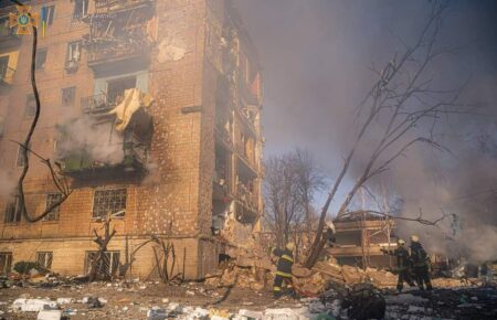 В результате ракетного удара по Киеву пострадали 19 человек, повреждены 6 домов