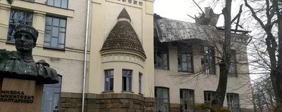 В Чернигове российские оккупанты повредили историческое здание начала 20 века (видео)