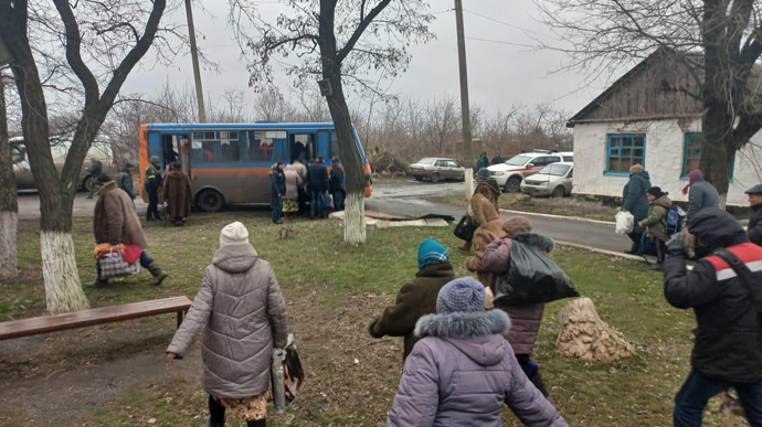 Оккупанты насильно вывозят в россию тысячи жителей Мариуполя — горсовет