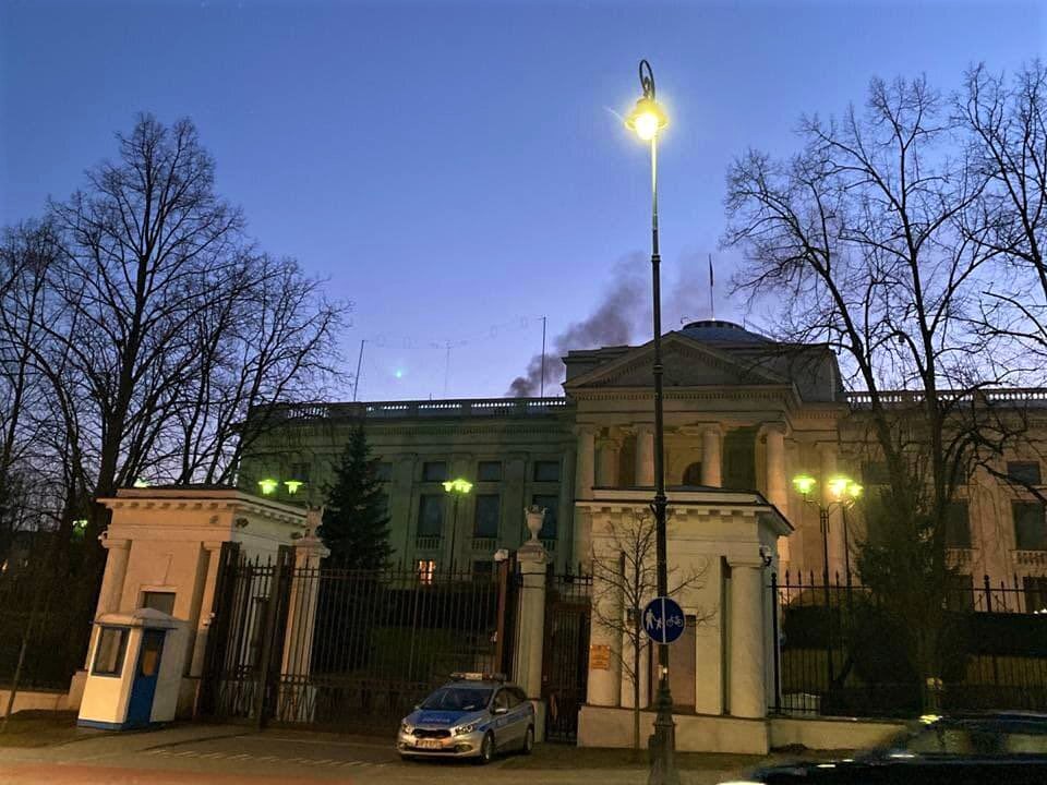 У Варшаві над посольством росії зафіксували дим