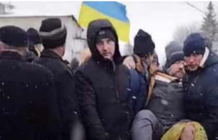 Російські війська відкрили вогонь по мирному мітингу в Новопскові — селищний голова