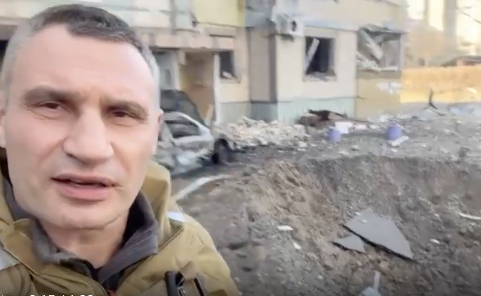 В Святошинском районе снаряд попал во двор — Кличко опубликовал видео