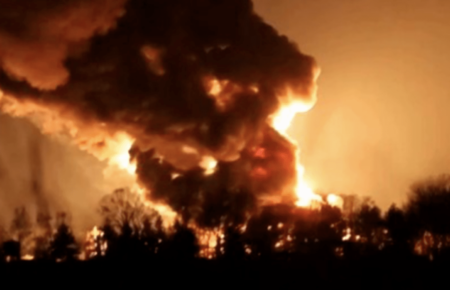Российские оккупанты нанесли ракетный удар по Днепру — уничтожена нефтебаза