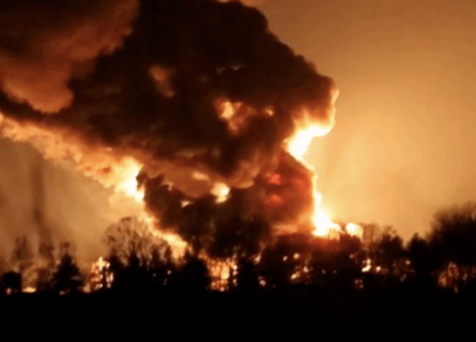 Российские оккупанты нанесли ракетный удар по Днепру — уничтожена нефтебаза