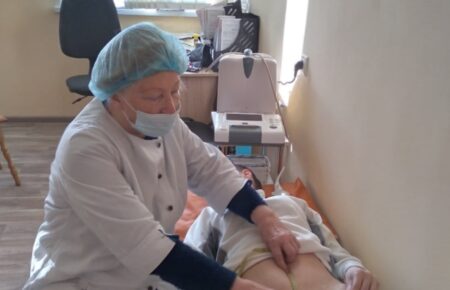 На Луганщине акушер получил осколочное ранение во время приема родов — ОВА