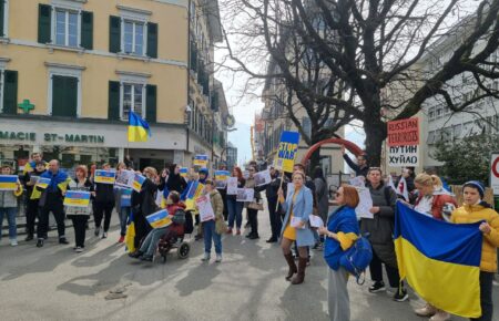 «Досить фінансувати путіна»: у Швейцарії протестують біля офісу «Nestle»