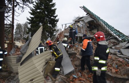 В деоккупированной Бородянке из-под завалов извлекли уже 41 тело погибших