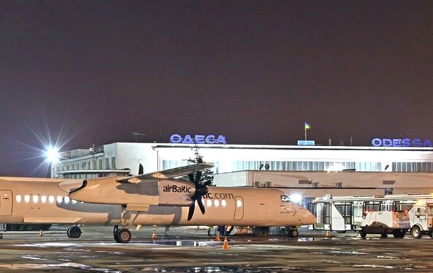 Окупанти завдали ракетного удару по злітній смузі аеропорту Одеси