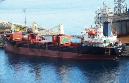 У Маріуполі російські окупанти захопили екіпаж іще двох цивільних суден
