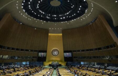 Генасамблея ООН призупинила роботу росії у Раді ООН з прав людини