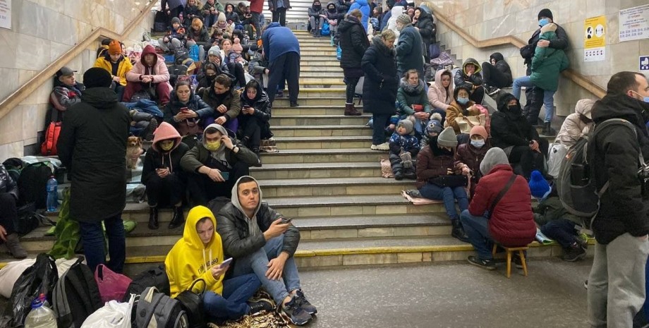 У Києві на станціях метро на ніч залишаються до 1500 людей