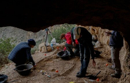 Археологи в Испании обнаружили сотни остатков первобытных людей, которым около 5 тысяч лет (фото)