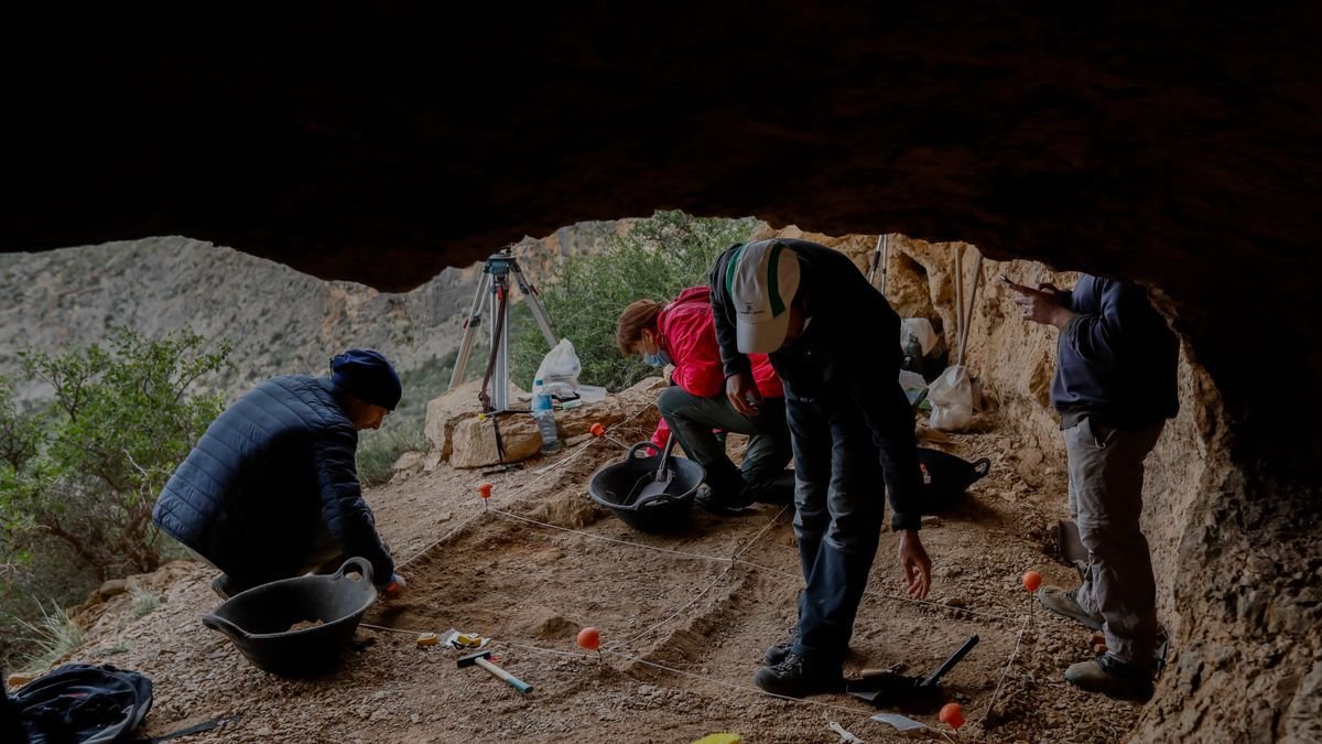 Археологи в Испании обнаружили сотни остатков первобытных людей, которым около 5 тысяч лет (фото)