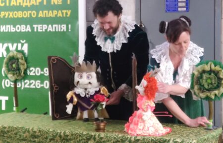 Новый театральный сезон в бомбоубежищах: в Харькове театр кукол дает представления в метро (фото)