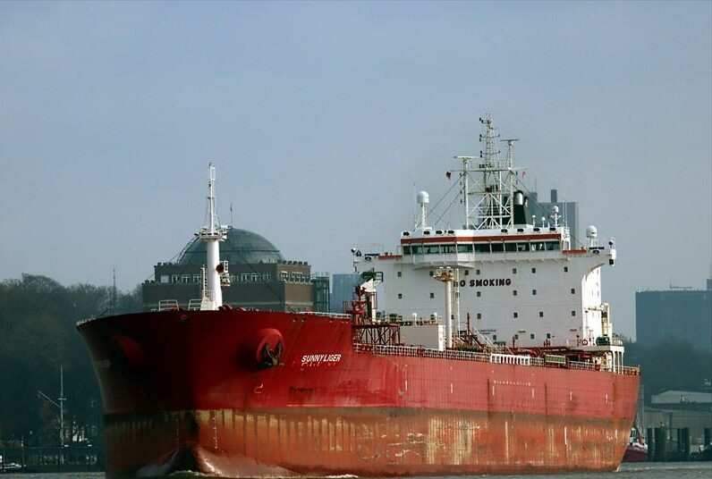 Україна закликає Нідерланди вимагати негайного виходу з порту Амстердама нафтового танкера з російською нафтою