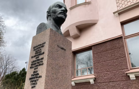 В финском Турку из-за нападения россии на Украину демонтируют памятник Ленину